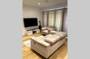 Luxury 1 Bedroom Apartment with Netflix & Parking